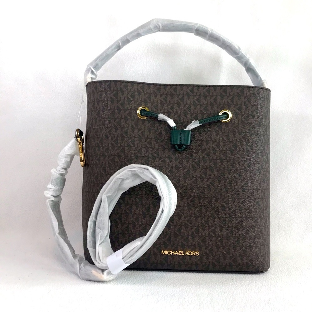 Michael Kors Suri Large Bucket messenger in Racing Green
